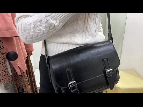 ❤️ אוננות פומבית של הכלבה הצעירה פרלברי עם דילדו בחדר המתאים ❤️ פורנו רוסי אצלנו ❌